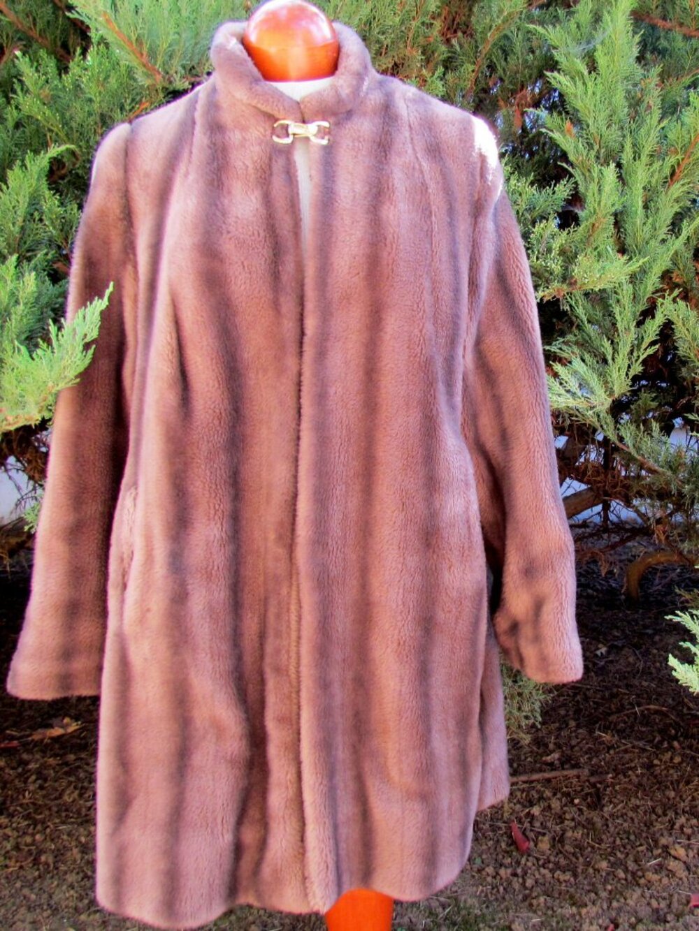FAUX FUR COAT, BROWN w GOLDEN CLASP, LOVELY LINING, VINTAGE COZY LUXURY, M-L